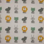 Witte canvas met dierenhoofden