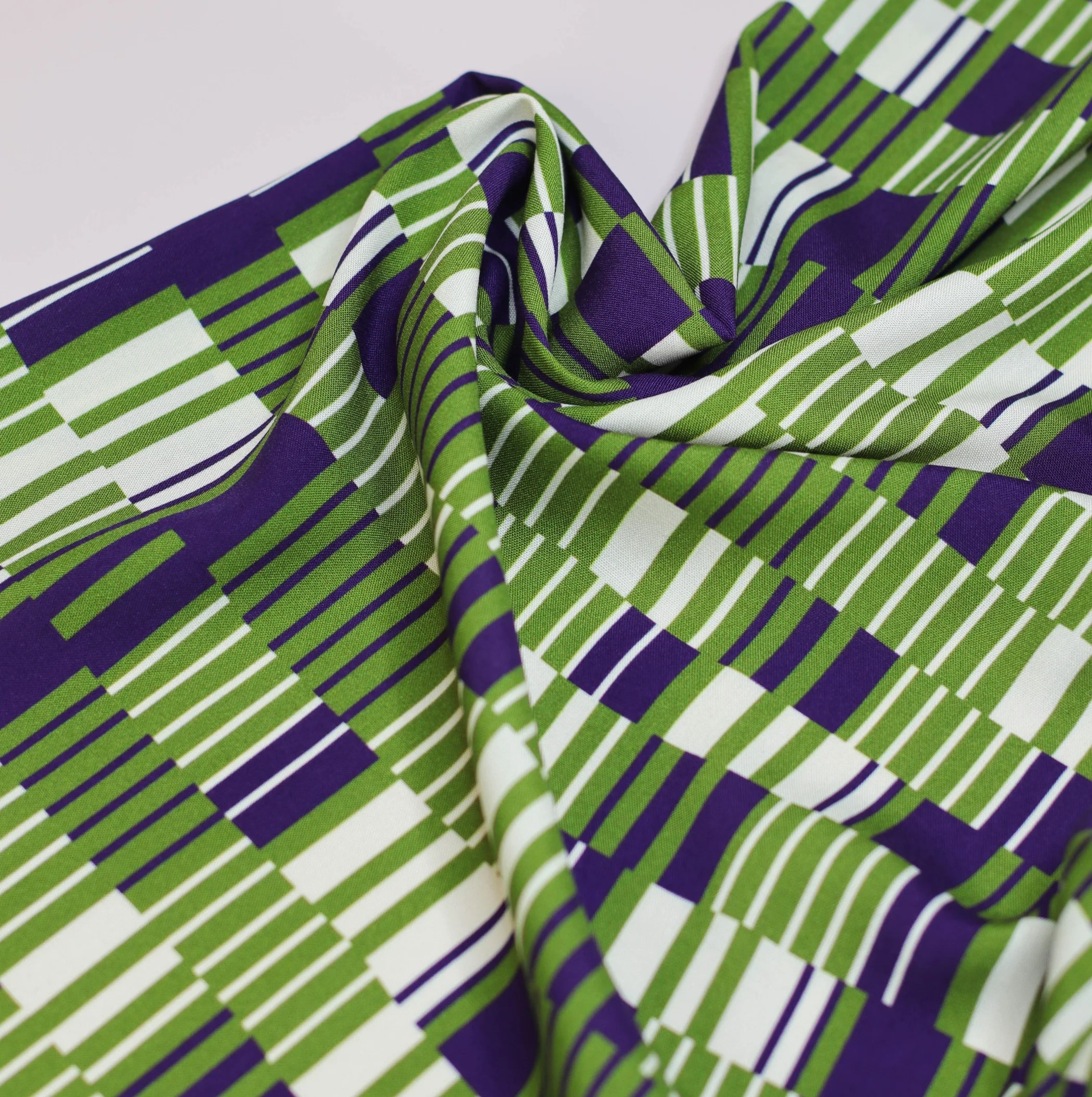 Viscose Inline pansy breeze groen - Meet Milk