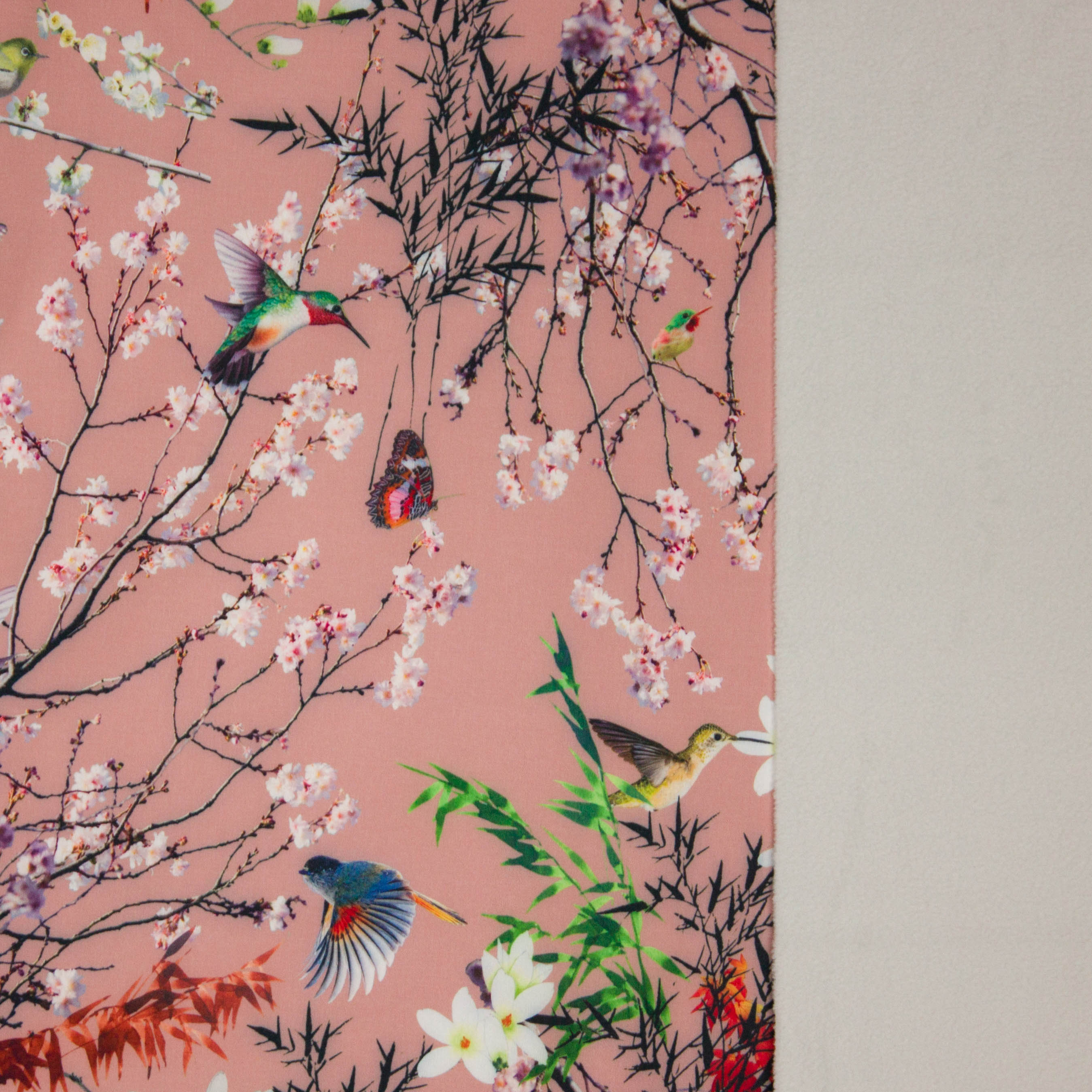 Roze softshell met vogels en bloesems, ecru binnenkant