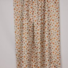 Ecru katoen met kerstornamenten