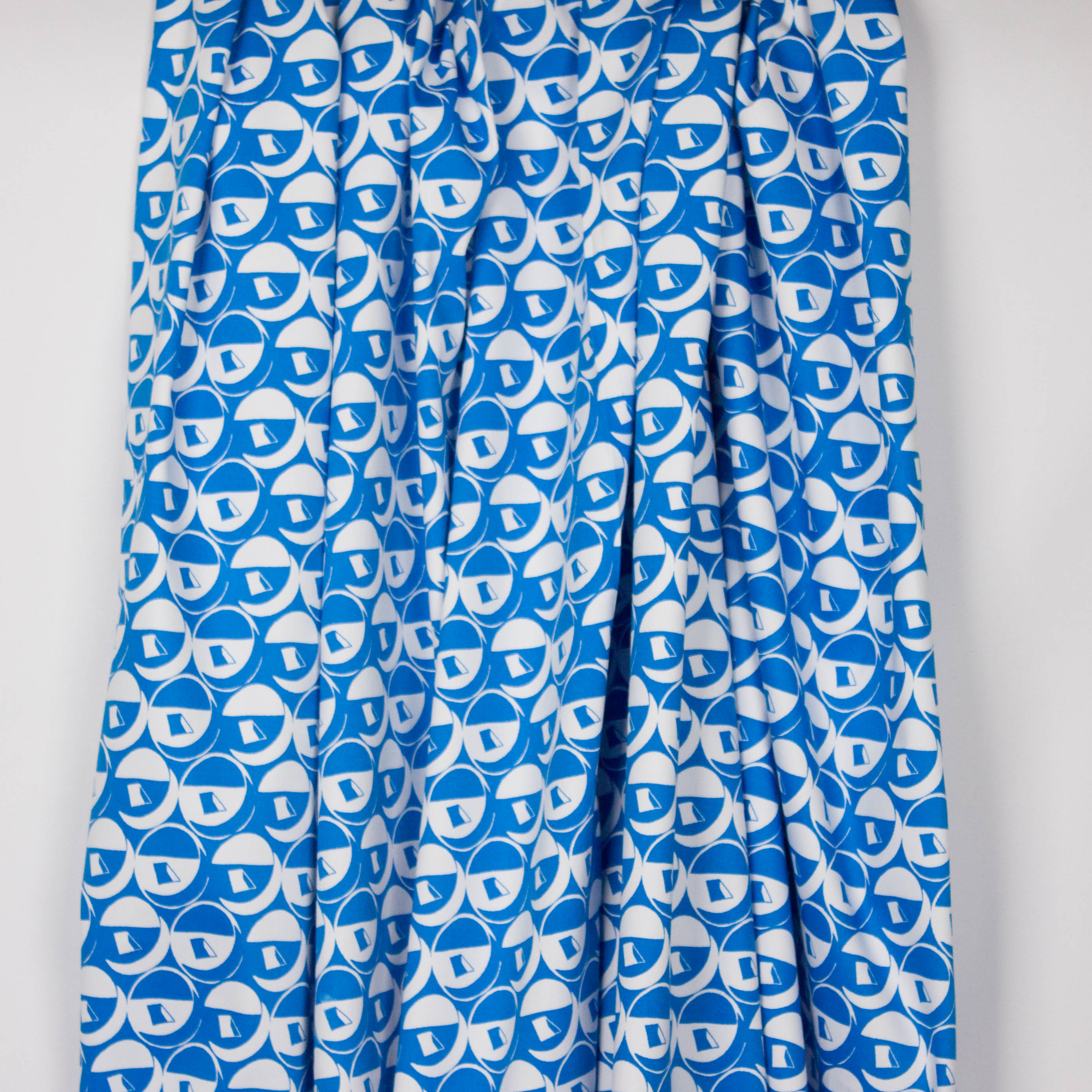 Rekbare katoen met abstract motief in blauw / wit van "Burda Style"