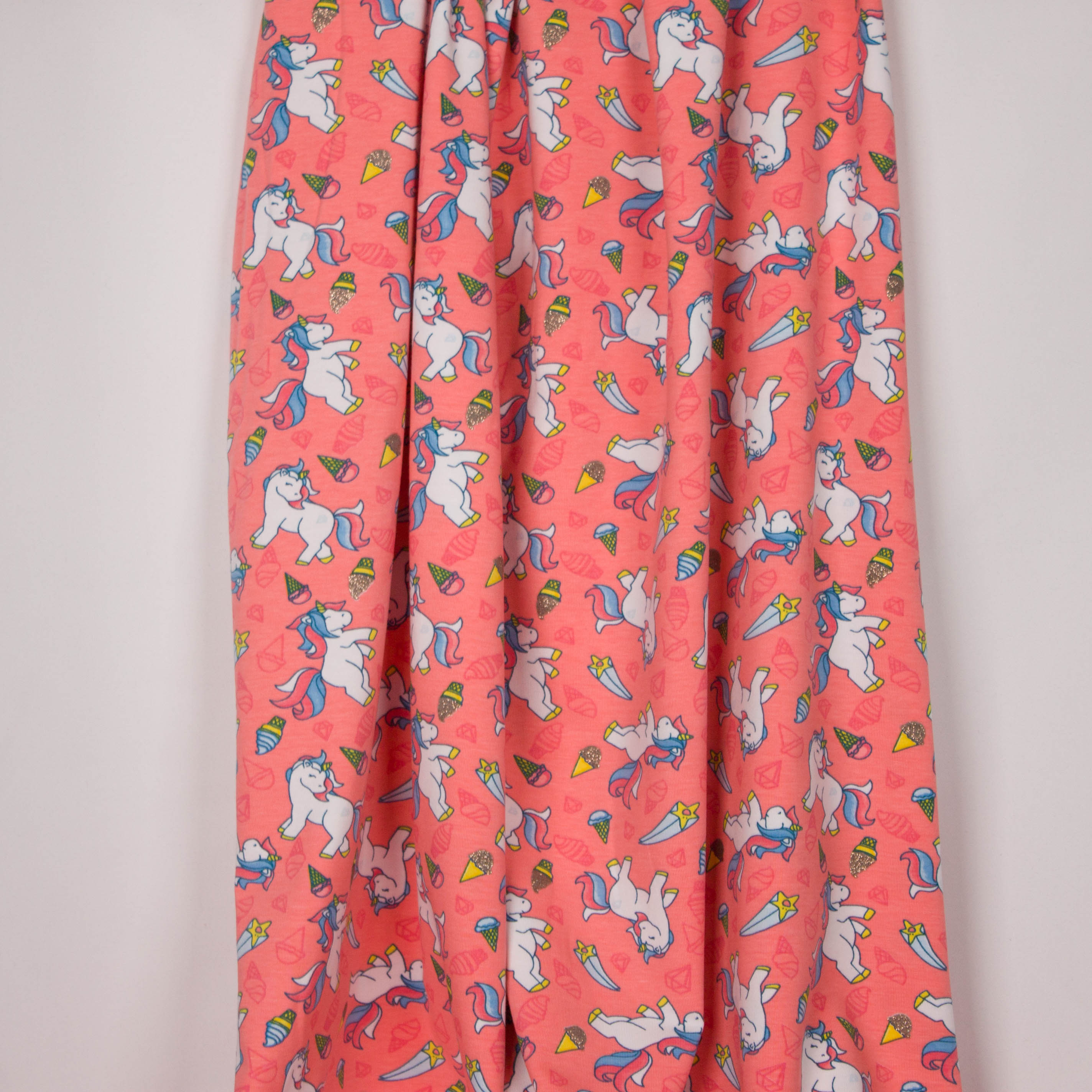 Zalmroze tricot met eenhoorns en ijsjes "Glitter Unicorn" van Poppy
