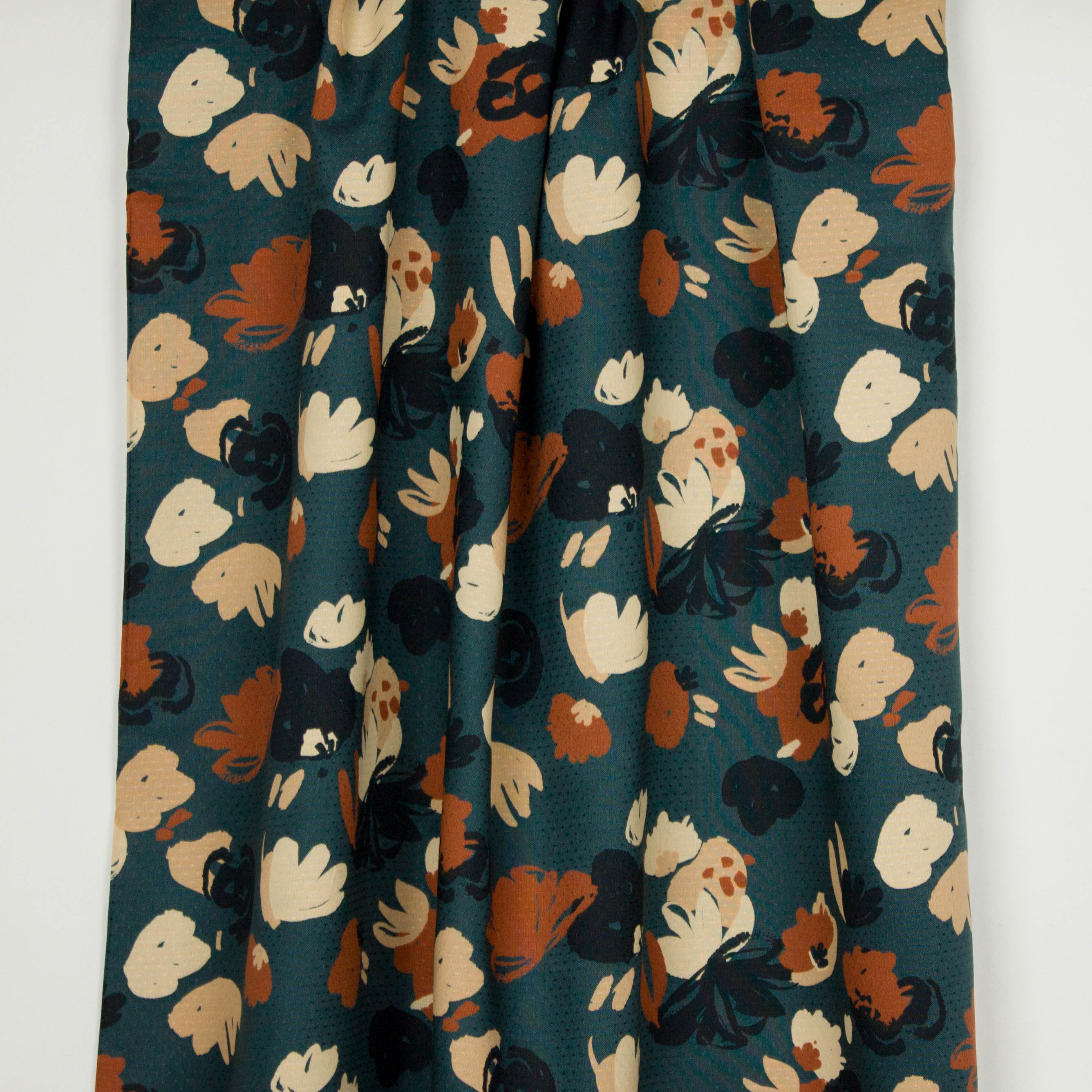 Petrol viscose met bloemen- en stippen motiefje "Posie Smokey" van Atelier Brunette