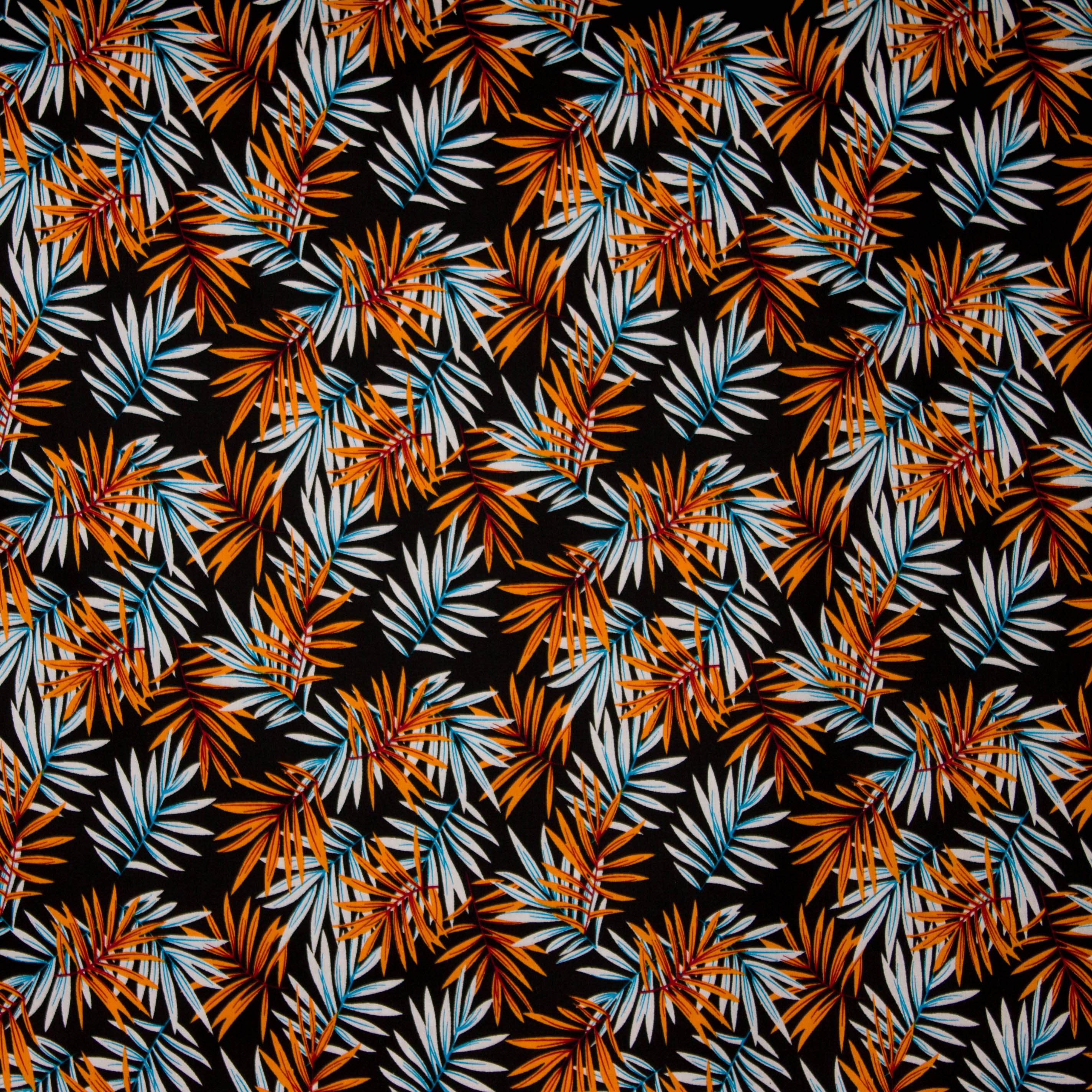 Zwarte katoen met oranje/ blauw bladermotief