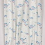 Witte tricot met blauw / rode walvissen en visjes
