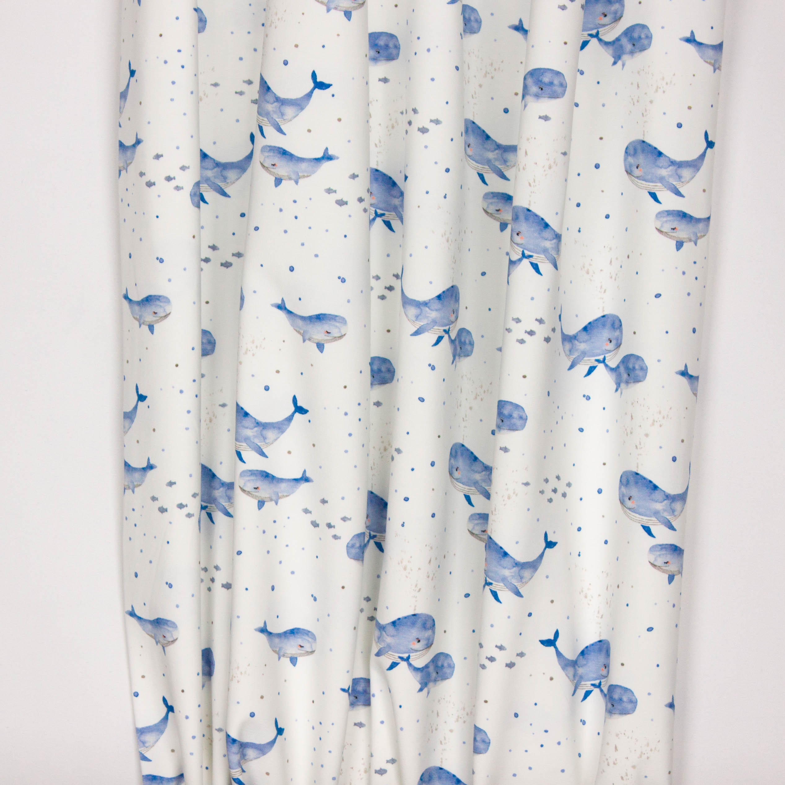 Witte tricot met blauw / grijze walvissen en visjes