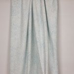Witte tricot met blauwe vlekjes