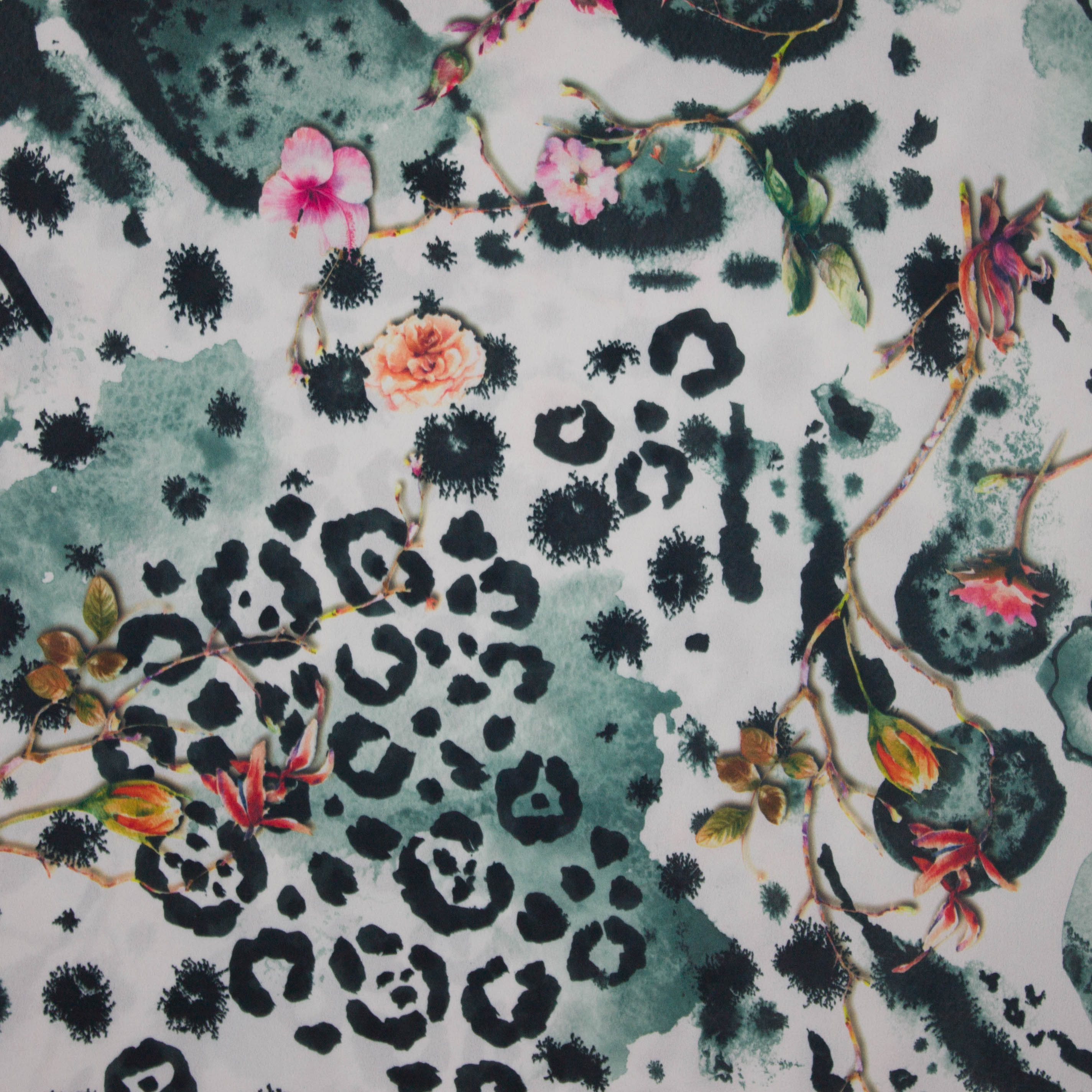 Witte polyester crêpe met pantervlekken en bloemen van My Image