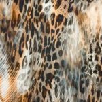 Bruine viscosetricot met luipaardprint