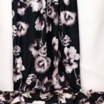 Zwarte polyester met bloemen  van John Kaldor