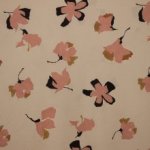 Beige polyester met oudroze bloemen van La Maison Victor