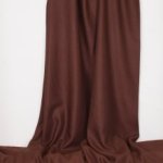 Chocoladebruine viscose twill van La Maison Victor