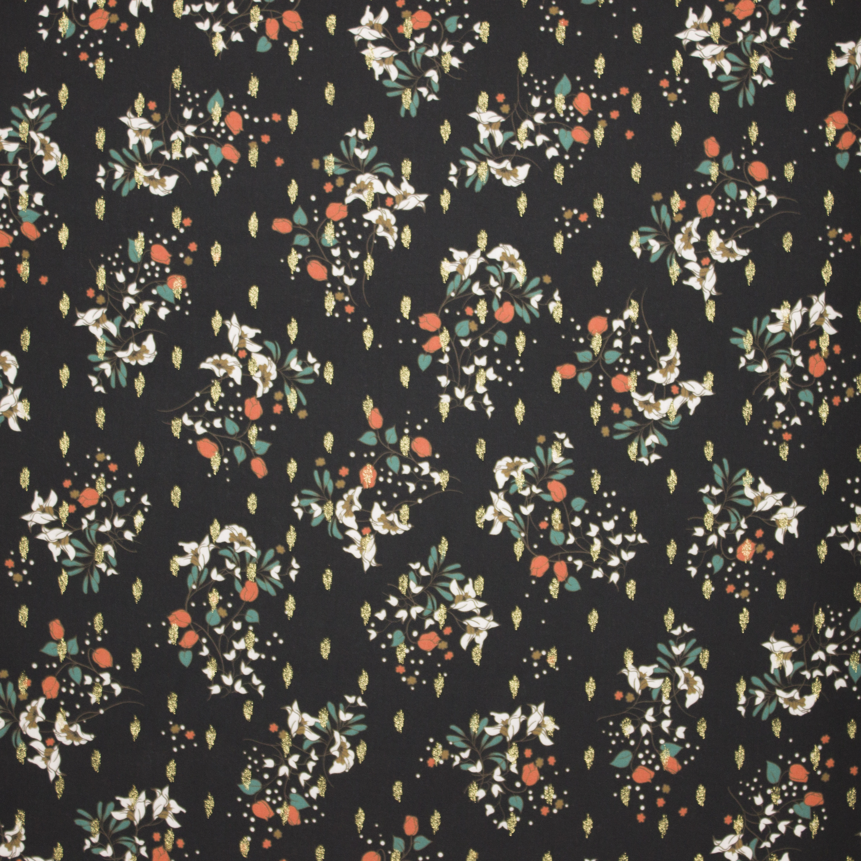 Zwarte viscose met bloemen en gouden metaaldraad
