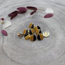 Knoopjes 9 mm 'Wink black ochre' van Atelier Brunette