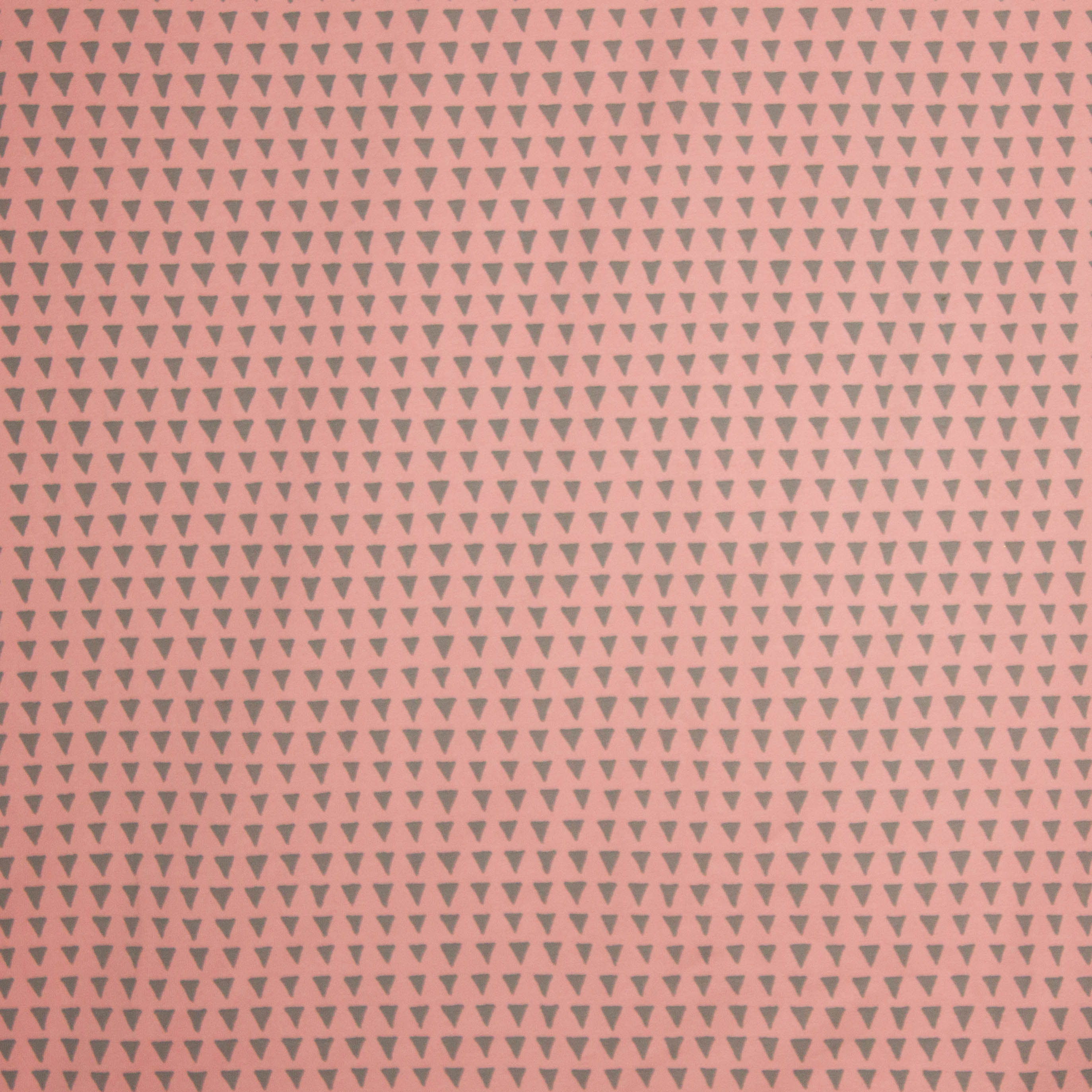 Roze katoentricot met driekhoekjes motief